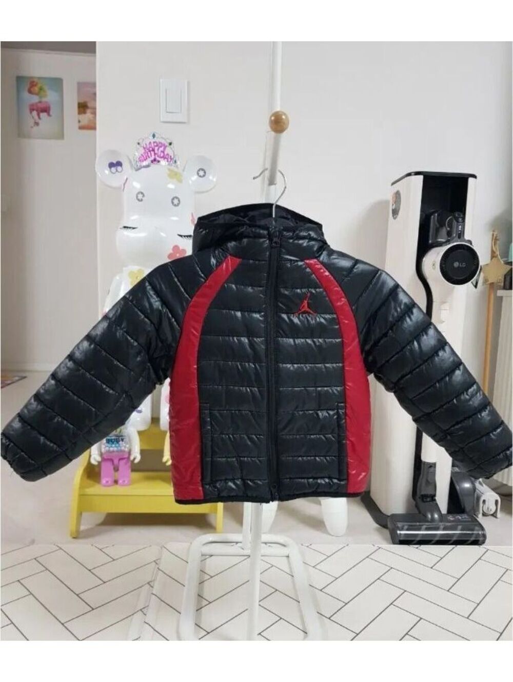 Size 5-6 (M) Nike Air Jordan Puffer Jacket